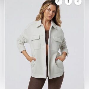 BNWT Women’s Vuori Restore Shirt Jacket in Large in Salt color